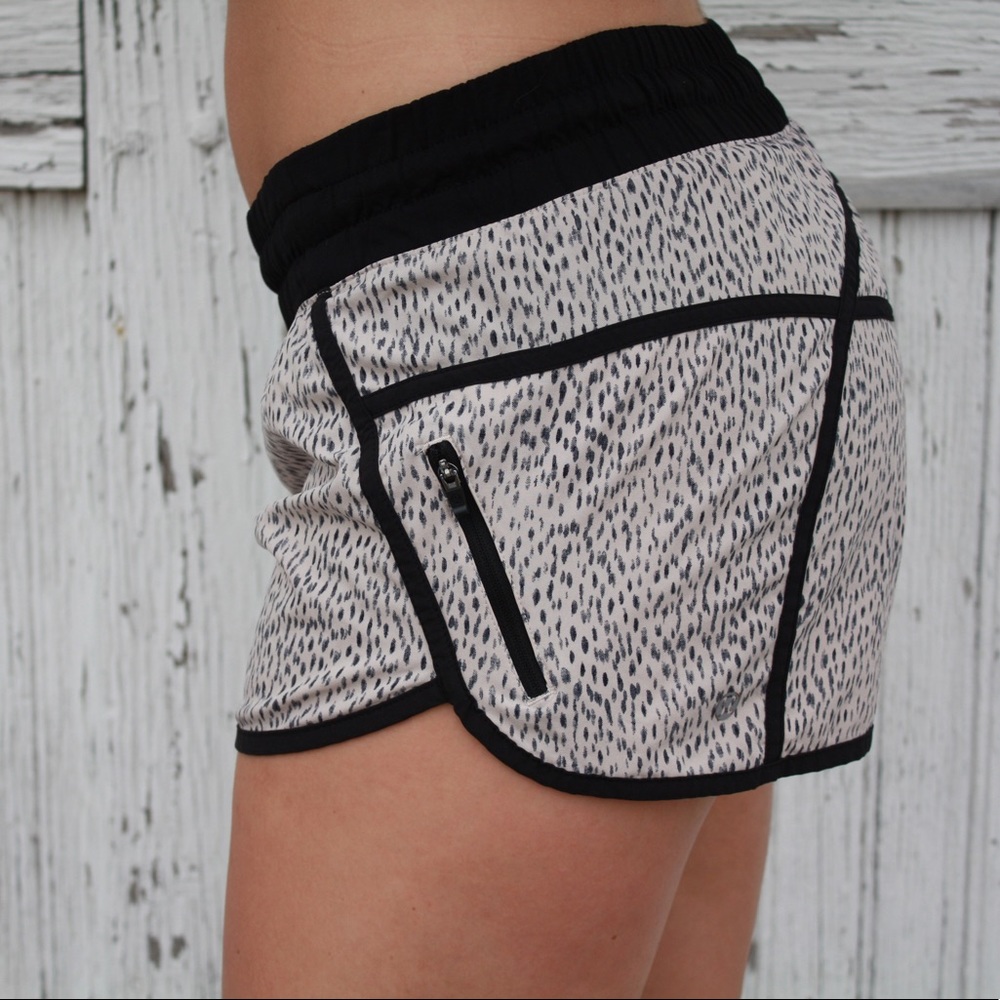 Lululemon tracker shorts