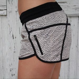 Lululemon tracker shorts