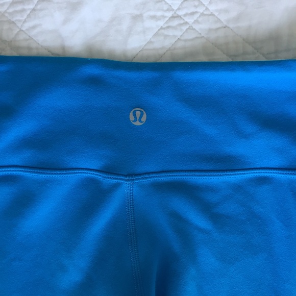 Lululemon Reversible Wunder Under Crops - Blue - Picture 5 of 6