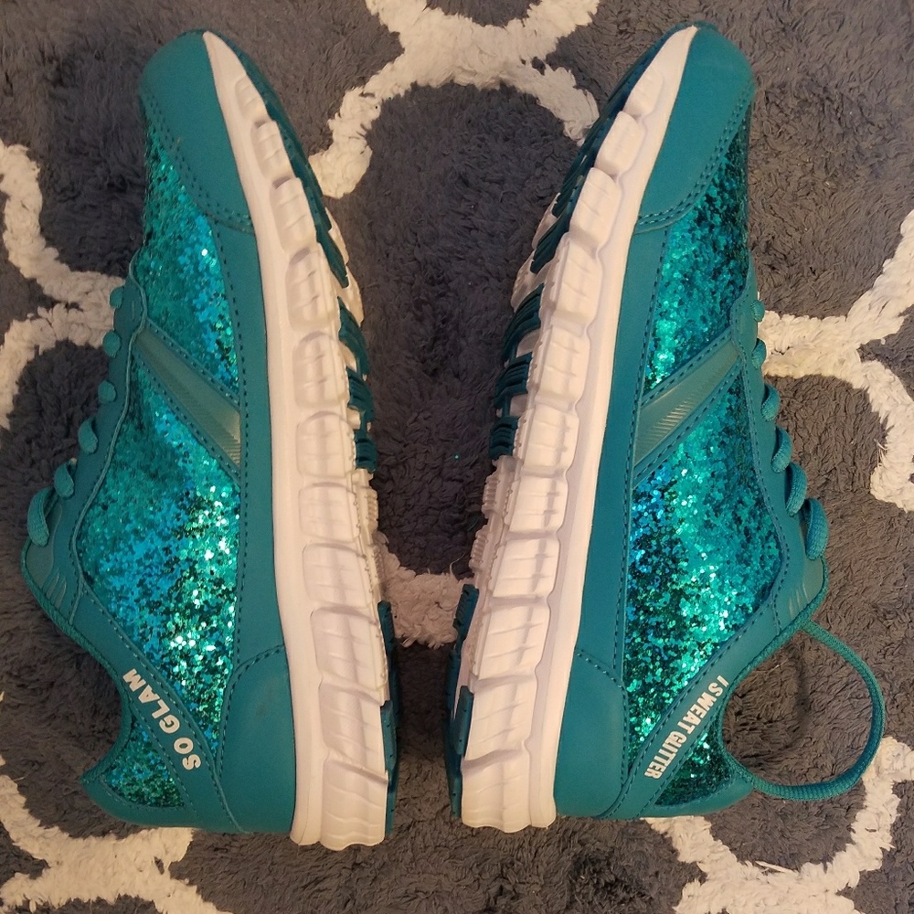 NWOT Crazy train glitter shoes/Fits size 7