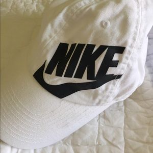 White Nike Baseball Cap