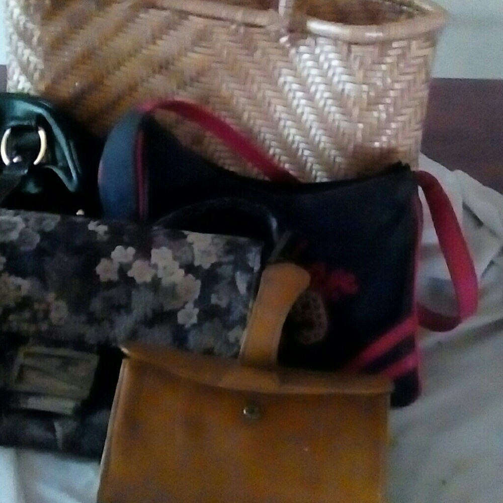 6 various purses and wallets