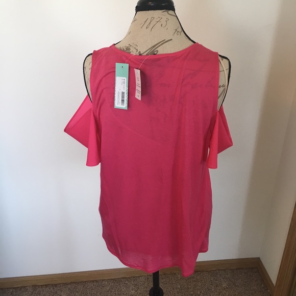 ❌No Longer Available❌New Cold Shoulder Top - Picture 5 of 5