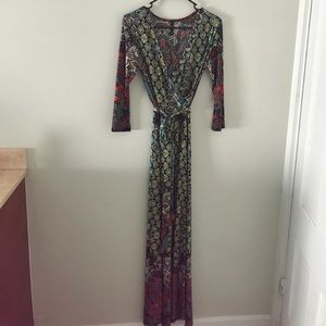 Beautiful wrap maxi dress size xs in funky print