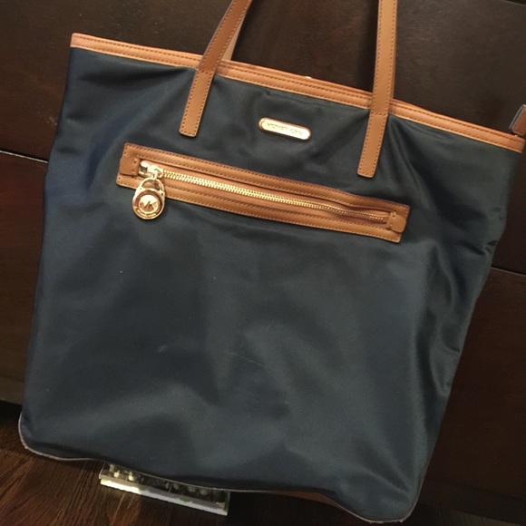 KORS Michael Kors Handbags - AUTHENTIC Michael Kors bag!