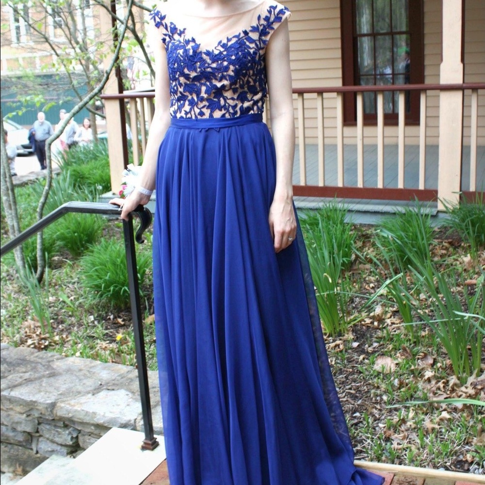 Size 4 SHERRI HILL prom dress
