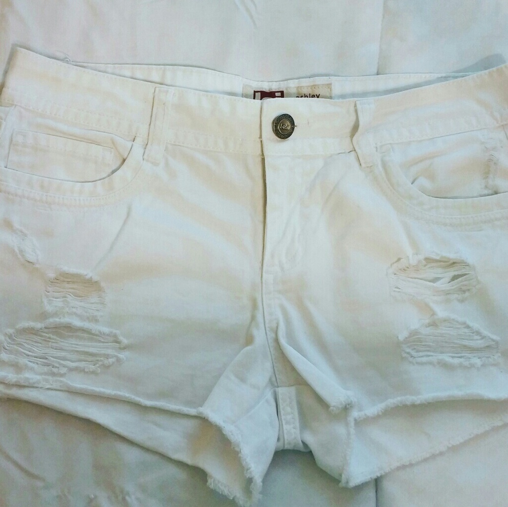 Shorts - Picture 2 of 3
