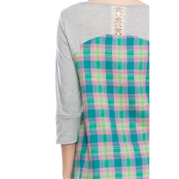 Large Gray/mint plaid top with crochet detail - Picture 4 of 4