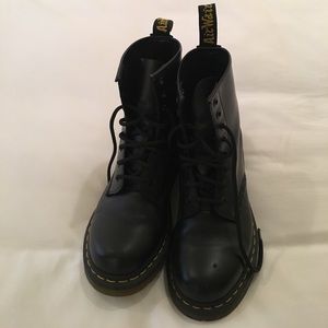 1HR SALE! Dr. Martens 1460 Women's boots