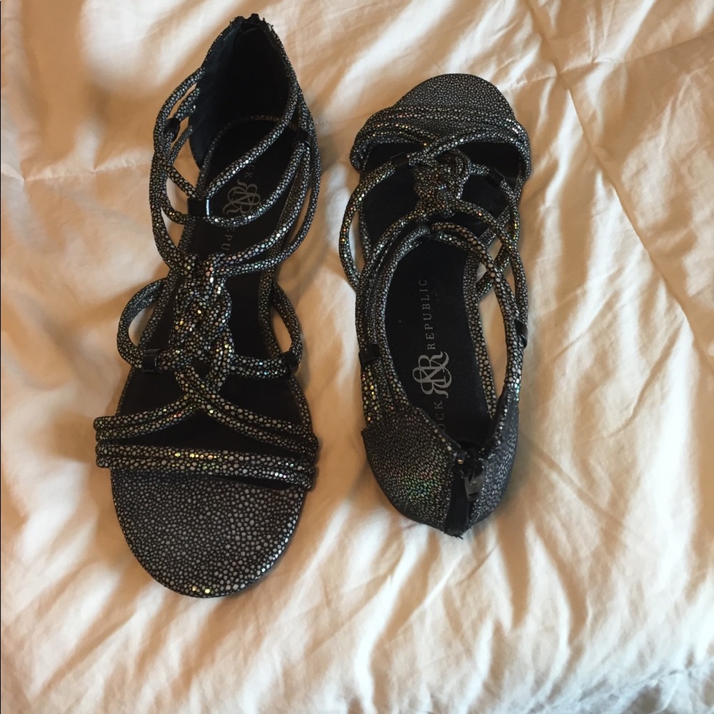 Black and Metallic Sandals😍