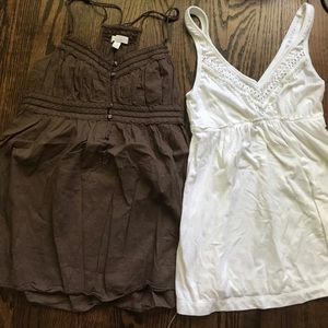 Hollister small brown and white top.