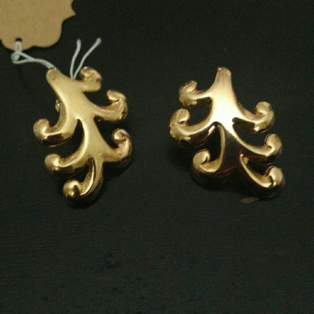 Gold earrings