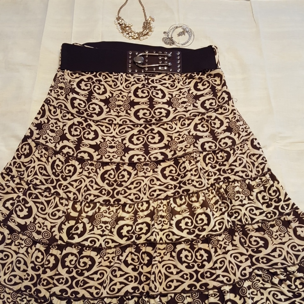 Ruffled tiered skirt