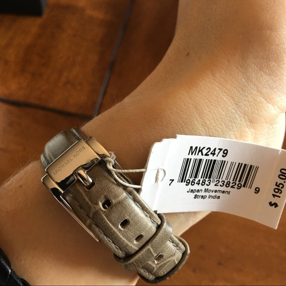 Michael Kors silver rose gold gray leather watch - Picture 8 of 8