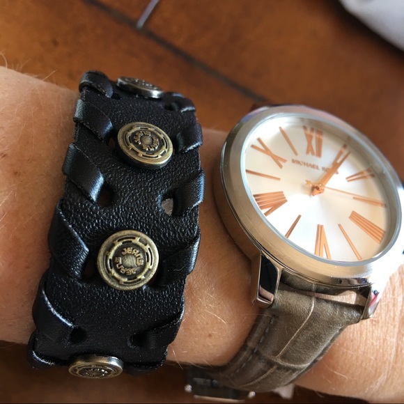 Michael Kors silver rose gold gray leather watch - Picture 6 of 8