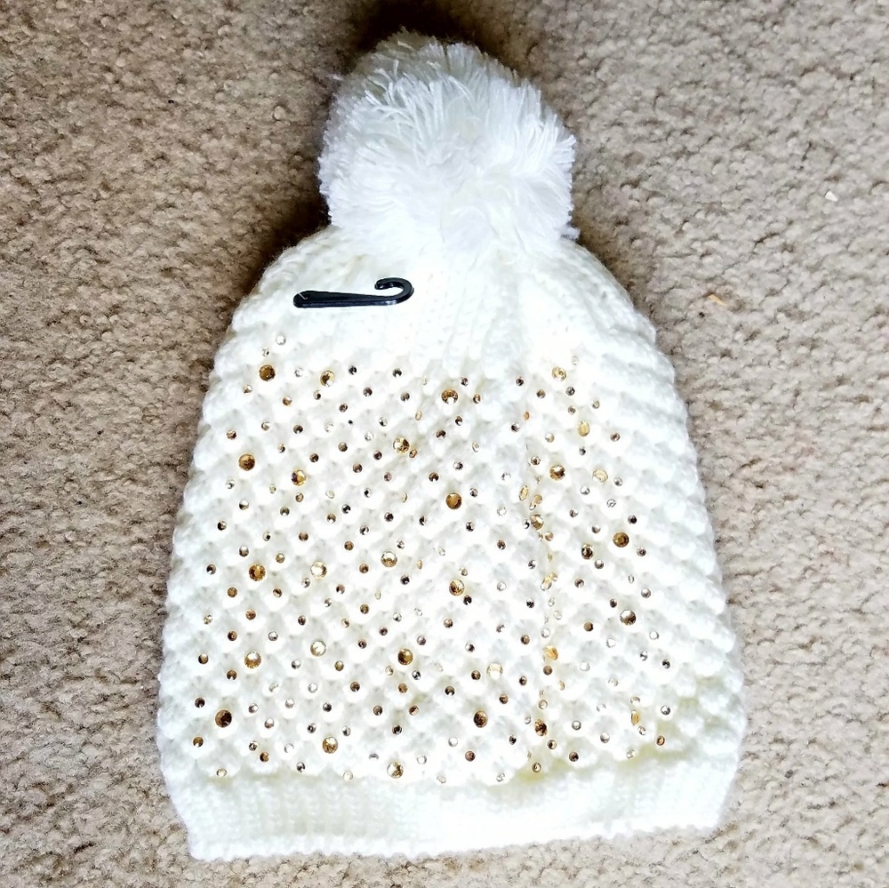 NEW! White winter hat