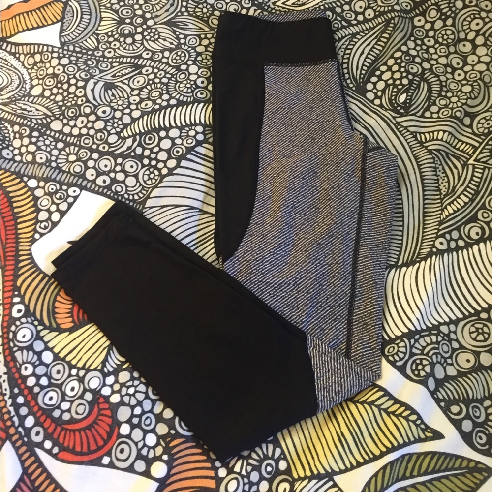 Lou & Grey Textured Black and Grey Leggings
