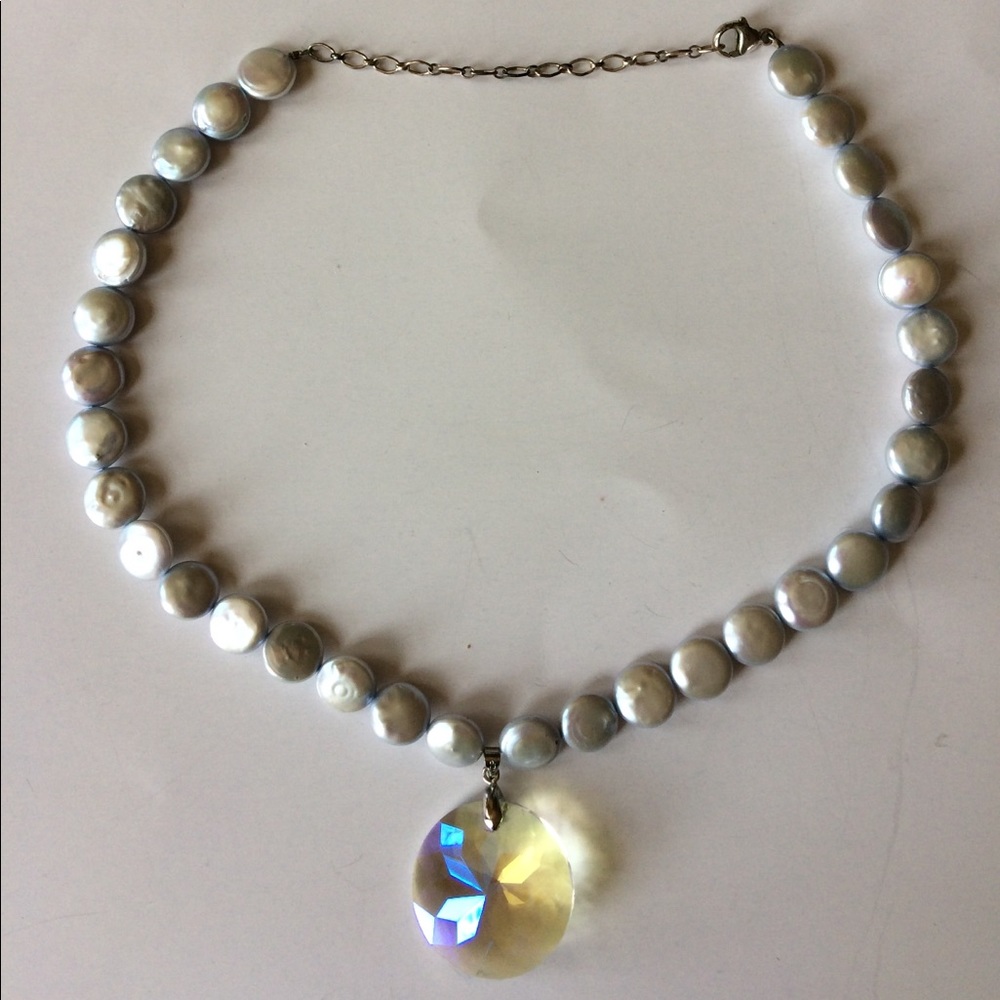 Beaded necklace with crystal glass medallion