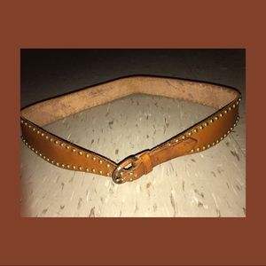 Leather belt with rivets.