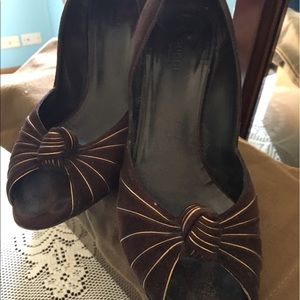Gucci open toe suede pumps.🎉🎉Final Markdown!