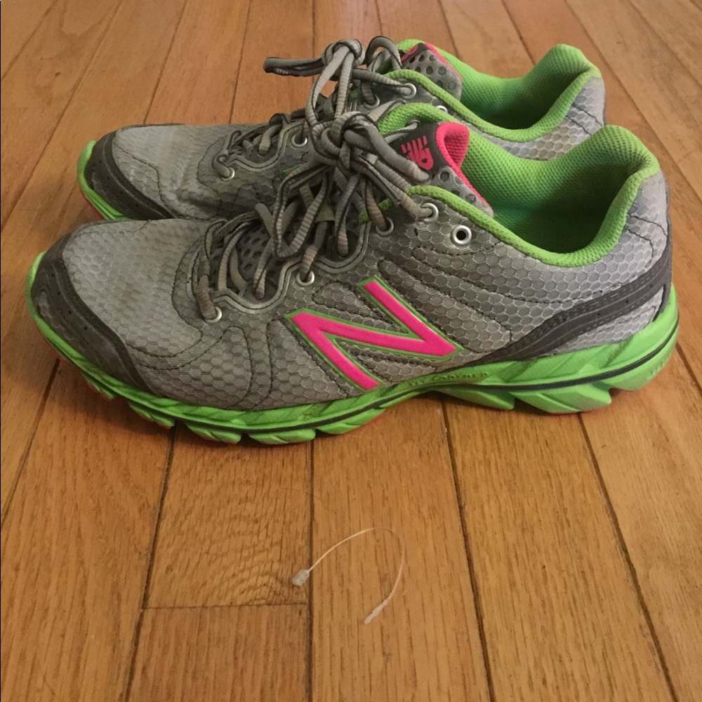 New Balance 590 v2 Running Shoes