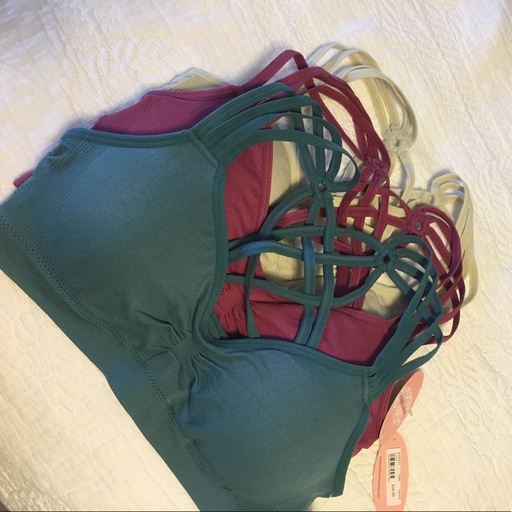Seamless stringy bra