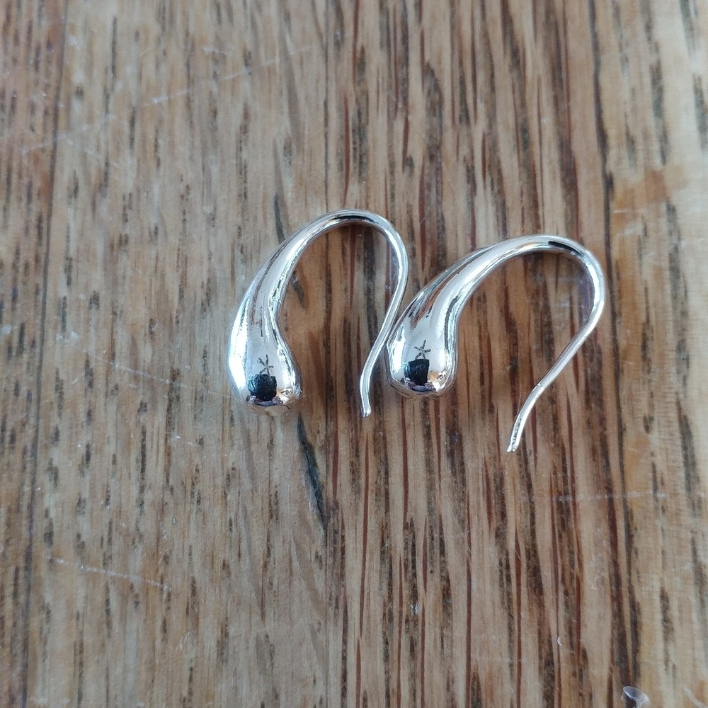925 silver tear drop earrings.