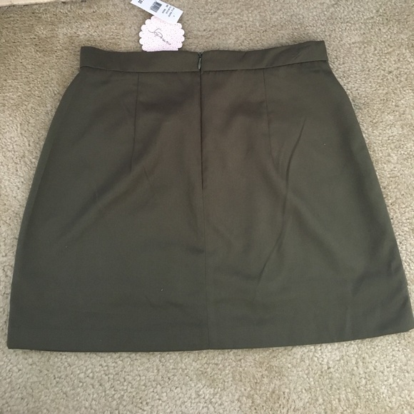 NWT HUNTER GREEN FASHION SKIRT - Picture 3 of 3