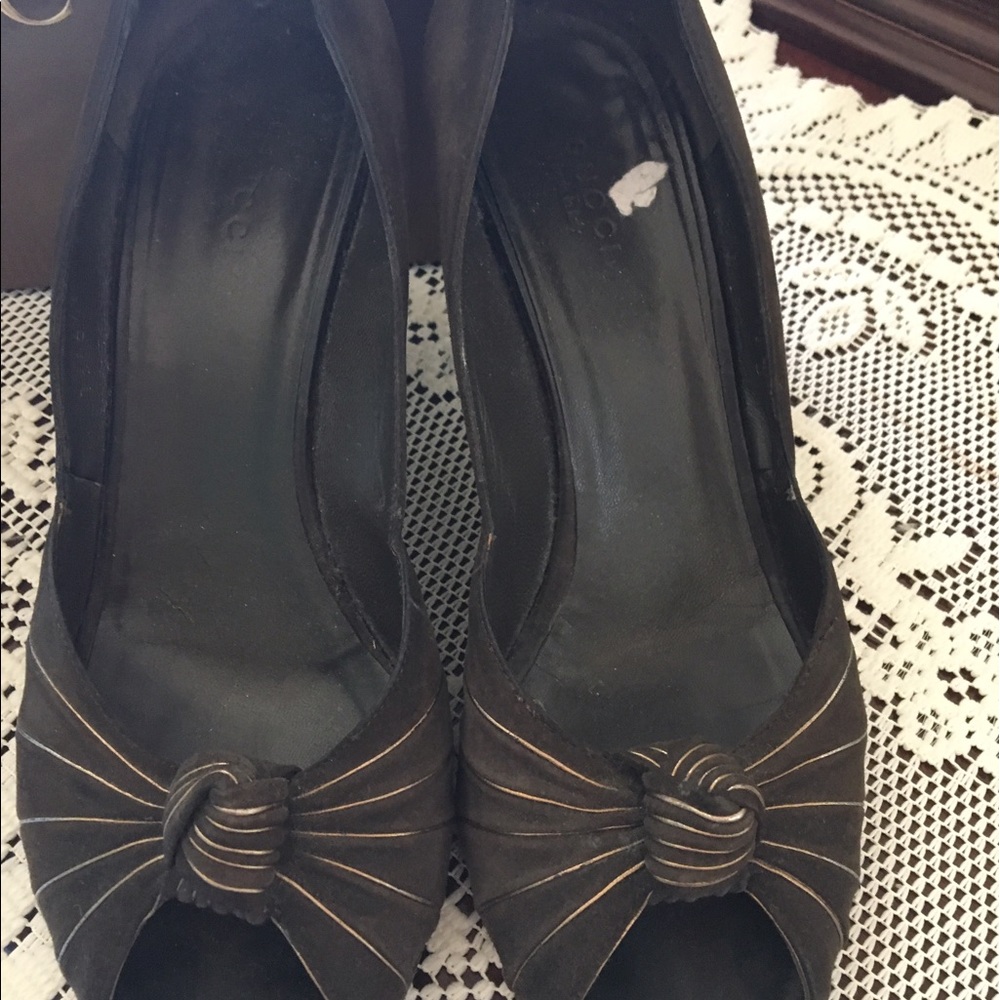 Gucci gray open toe heels🎉🎉Final Markdown!!