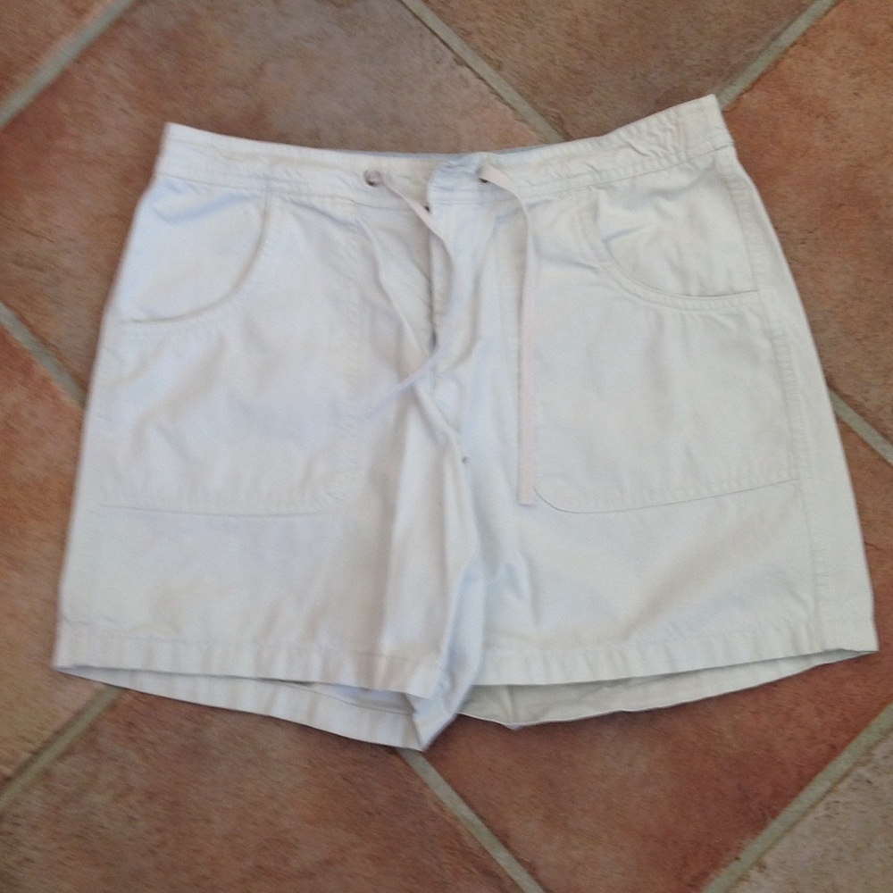 Womens Old Navy Brand beige shorts size 6