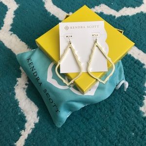 NWT!. Kendra Scott Sophee Drop Earrings