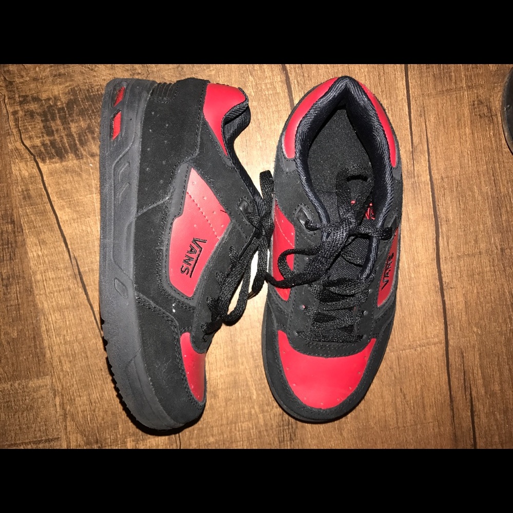 Vans Boys Size 2 Red Black