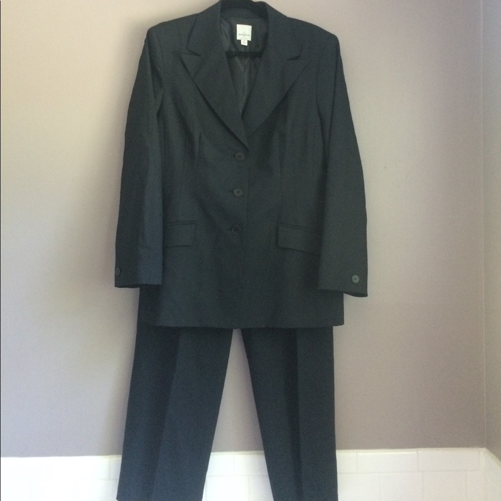 Classic black Anne Klein pant suit size 14