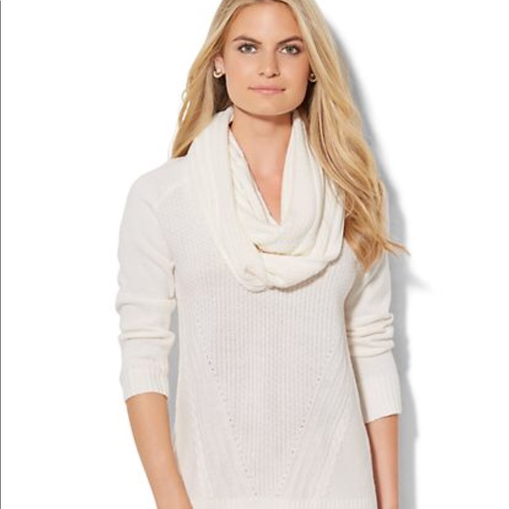 ⬇️ Price Drop NWT DETACHABLE SCARF SWEATER