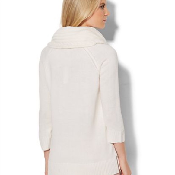 ⬇️ Price Drop NWT DETACHABLE SCARF SWEATER - Picture 2 of 2