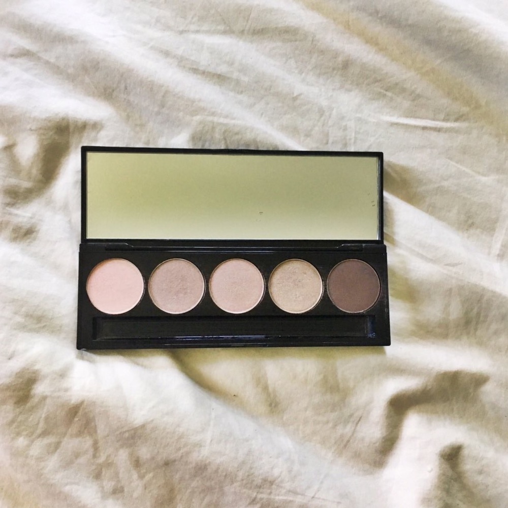 Bobbi Brown nude eyeshadow palette