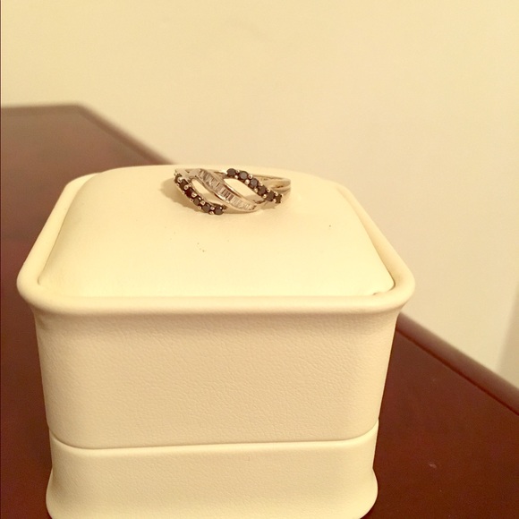 Jewelry - Black/white diamond ring