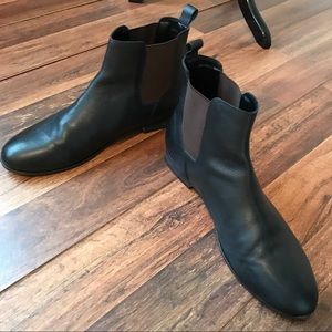 Men's black Chelsea boots