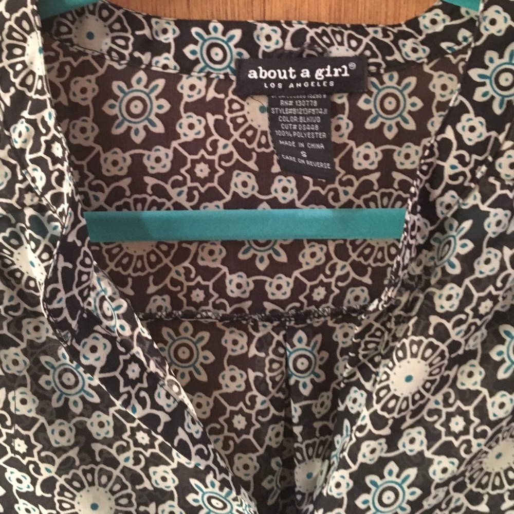 Sheer patterned blouse - Picture 3 of 4