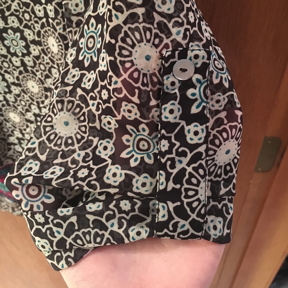 Sheer patterned blouse - Picture 4 of 4