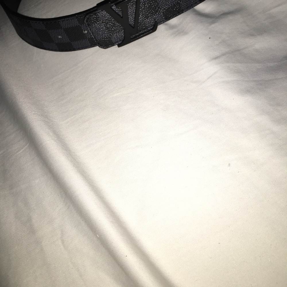 *NEED GONE ASAP*Louis Vuitton damier make offer !!