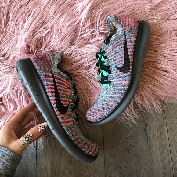 NWT Nike free Flyknit on black - Picture 2 of 7