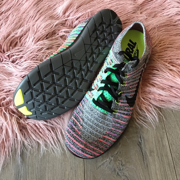 NWT Nike free Flyknit on black - Picture 4 of 7