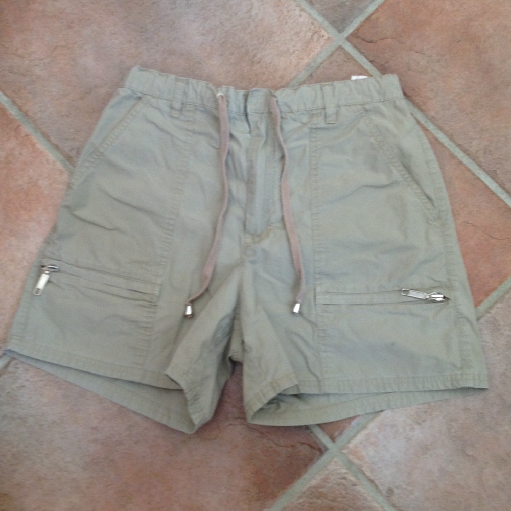 Womens Gloria Vanderbilt green shorts size 8