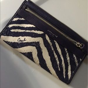 Sale !! Coach legacy zebra zippy wallet