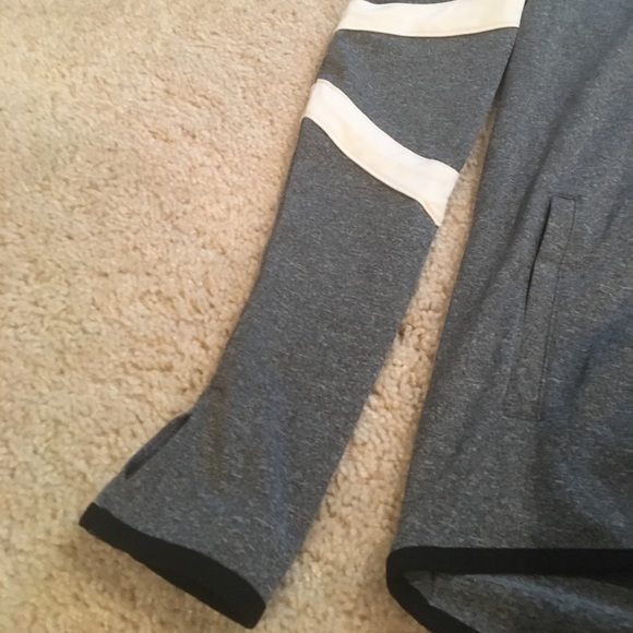 Victoria secrets Pink sweatshirt - Picture 2 of 3