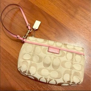 🆕 Coach Medium Wristlet NWOT