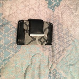 Black and grey circle design wallet