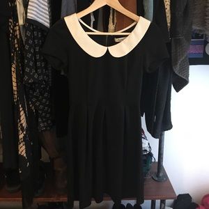 Collared dress with zippered back