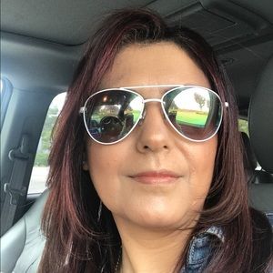 Meet your Posher, Dina